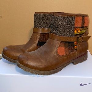 Rock and Candy plaid boots. Size 7.